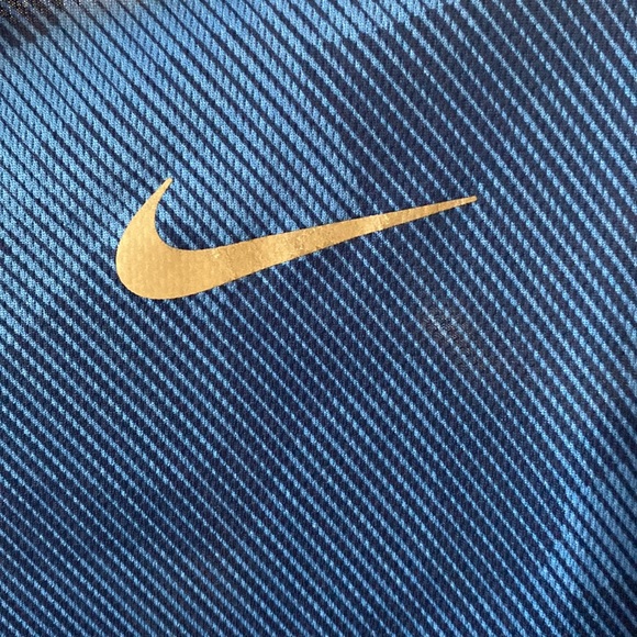 MEN’S Nike running dry fit shirt with reflective Nike swoosh & reflective tab - Picture 2 of 9